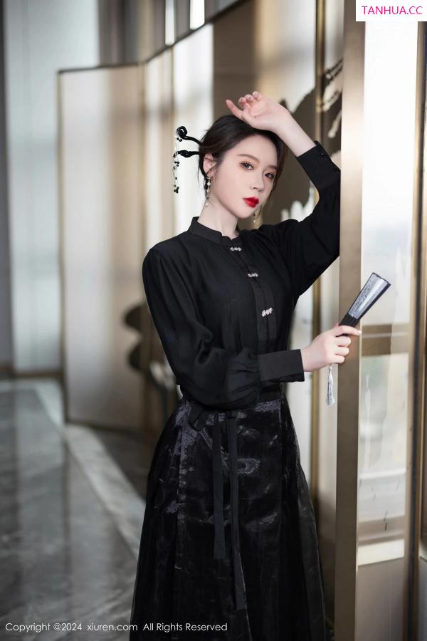 梦心玥  [XiuRen]高清写真图 2024.04.28 No.8465 梦心玥 修长美腿第3张图片